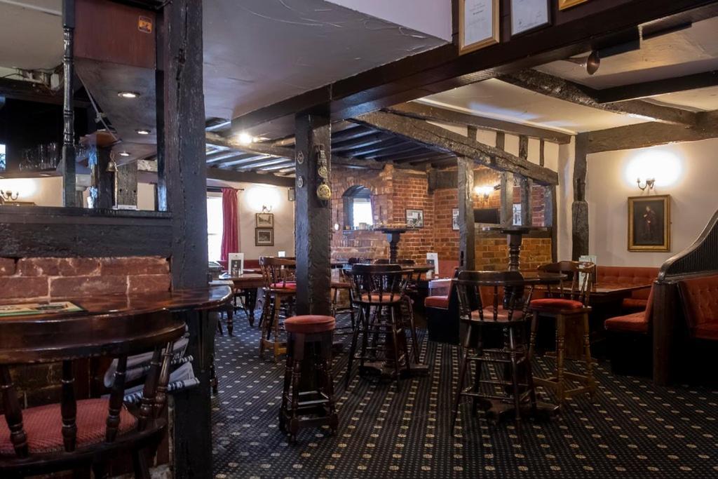 The Crown Hotel Alton  Extérieur photo